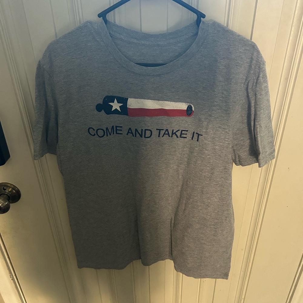 Gray Graphic T-Shirt with Texas Flag Design